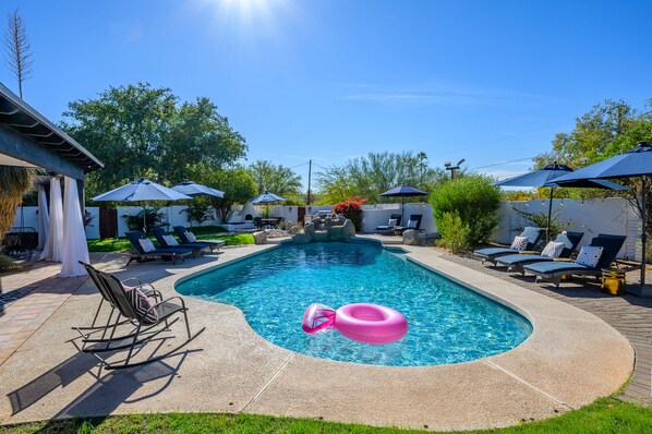 Helloooo Sunshine! Welcome to ultimate outdoor living - Scottsdale Style!