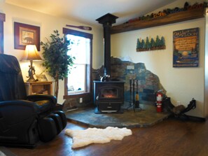 Wood stove (wood provided) relax in the massage chair and read a good book. 