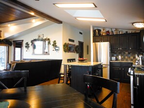 Very easy, workable Kitchen and family room