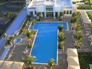 Swimming pool, spa & clubhouse