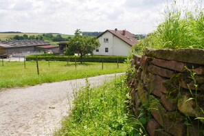 Unser Ferienhaus in Ortsrandlage.