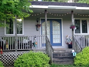 Honeybee Cottage at Star's Hollow!