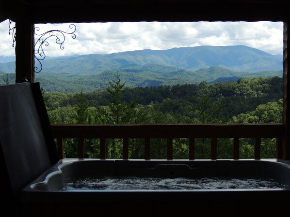 Private Hot Tub!  Swimsuits and Trunks Optional!