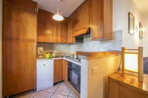 Fully-equipped kitchenette
