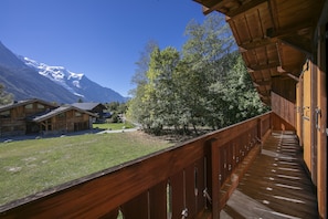 Vue impressionnante sur le Mont Blanc depuis le balcon