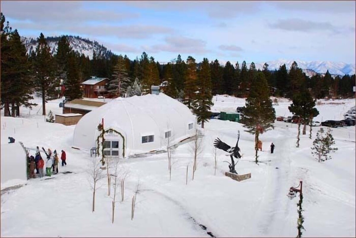 STAY SLOPESIDE 5 Star Luxury! True Winter Ski In & Ski Out