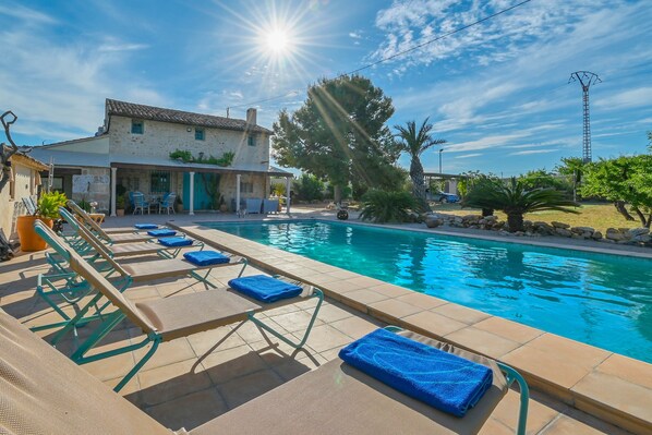 Terrasse et piscine