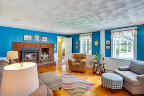 Living Area | 1st Floor | 2,500 Sq Ft