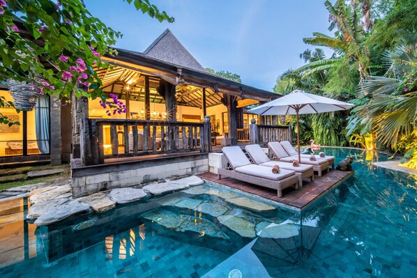 Swimming pool