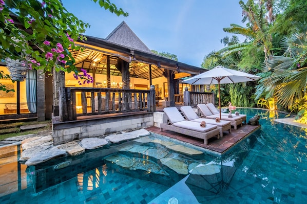 Swimming pool