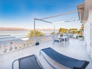 Propriété, Ciel, Immobilier, Pièce, Maison, Architecture, Bâtiment, Balcon, Design Intérieur, Appartement