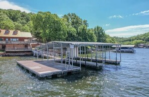 Concrete platform dock with two slips