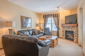 Cozy Gas Fire Place and Flat Screen Cable Tv