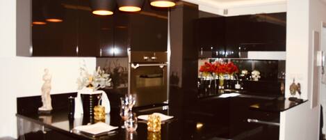 Contemporary fully equipped kitchen