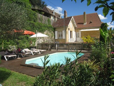 Hermosa casa clasificada 4* con piscina e impresionante vista a la Dordogne.