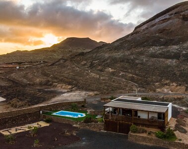 Eco-Villa in einem Naturpark vulkanischen Ursprungs eingetaucht.