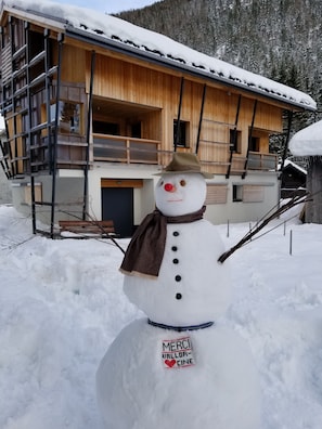 Au rez de jardin du Chalet Walser, pour des vacances au ski dans jolie station 