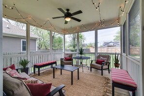 This screened porch is great for sipping coffee or wine while enjoying backyard!
