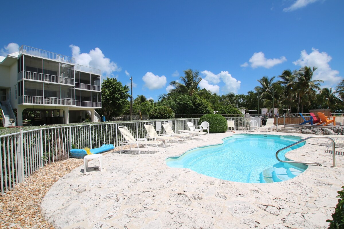 5 Star Modern Oceanfront Islamorada Townhome on the Beach!