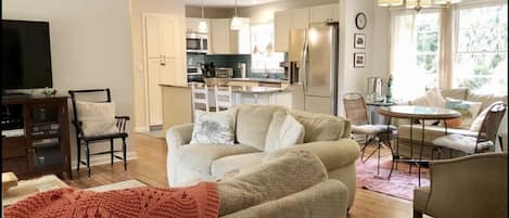 Open concept living room / kitchen / coffee nook 