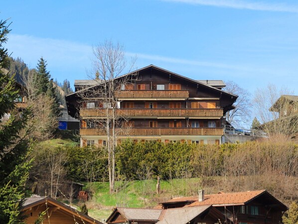 Himmel, Eigentum, Gebäude, Pflanze, Wolke, Fenster, Baum, Holz, Grundstueck, Haus