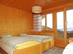 Møbel, Ejendom, Komfort, Træ, Skygge, Bed Frame, Indretning, Belysning, Arkitektur, Etage