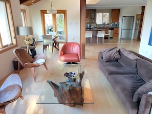 Gorgeous Mid Century Home with loft in exclusive Rockridge/Broadway Terrace