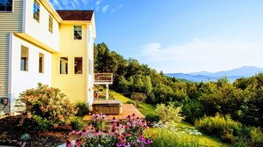 "The view from the sundeck was spectacular. Villa Ausblick deserves it's name."