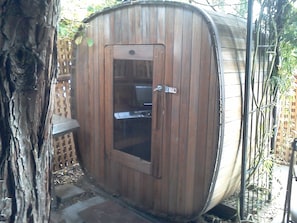 Private Hot Rock Sauna.