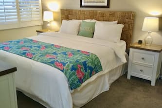 Superb location at Māla Nani at Kamaole Sands! Steps to Beach! Ground Floor. A/C