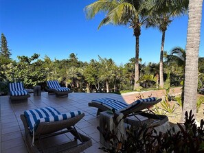 Rocks Retreat a private, secluded, direct-beachfront estate