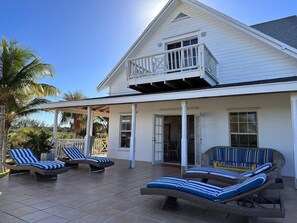 Rocks Retreat consists of 2 cottages, which are connected by a tiled patio