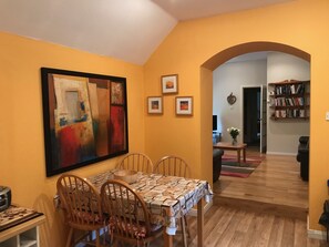 Kitchen & Lounge