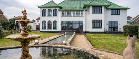 Stunning and unique, the iconic Art Deco House on the Isle of Wight