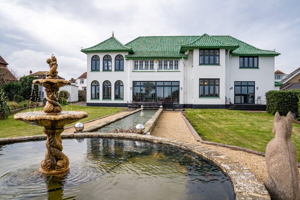 Stunning and unique, the iconic Art Deco House on the Isle of Wight