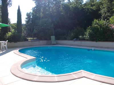 Casa de campo con piscina totalmente privada. Todo el mes de julio ya está disponible y del 17 al 31 de agosto.