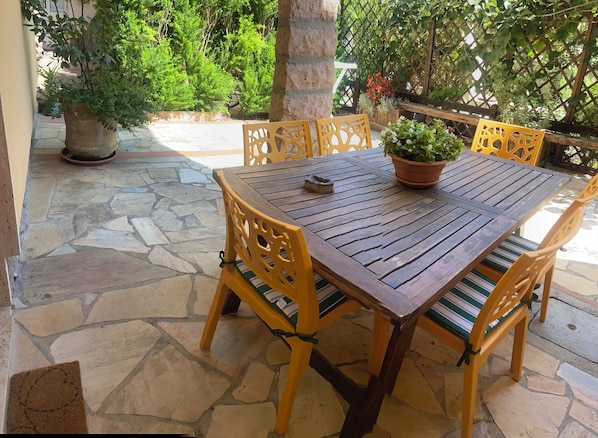 Outdoor dining