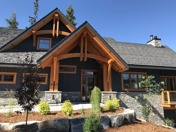 Welcome to Rushing Creek Chalet
