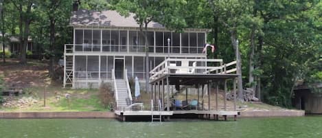 Perfect setting for a family vacation. Cabin with clean water on Wilson lake.