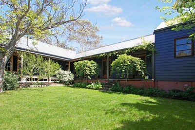 Montague Cottage - Pet Friendly Accommodation