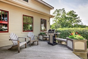 Private Deck | Gas Grill