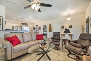 Living Room | Free WiFi | Central A/C