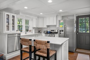 Spacious kitchen with additional seating at island - 10 Seventh Street Harwich Cape Cod - Cape Vista - NEVR