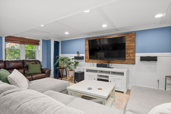 Lower/Entry level bonus living room with large flat screen TV - 10 Seventh Street Harwich Cape Cod - Cape Vista - NEVR