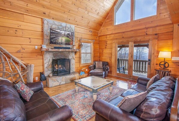 Welcome to Beech View Retreat! **It is necessary to have 4 wheel drive and tire chains on all 4 wheels to access in winter.