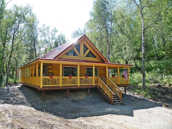 Your very own log home retreat