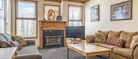 Ground Floor Condo - Unique layout with lots of bright light with the windows