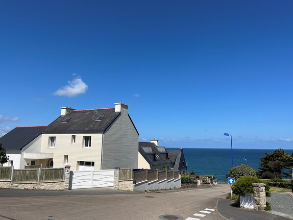 la plage à 2 pas