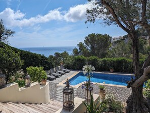 Pool and sea view from middle terrace