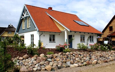 Feel-good house for 9 people, right on the Baltic Sea with a fireplace and sauna